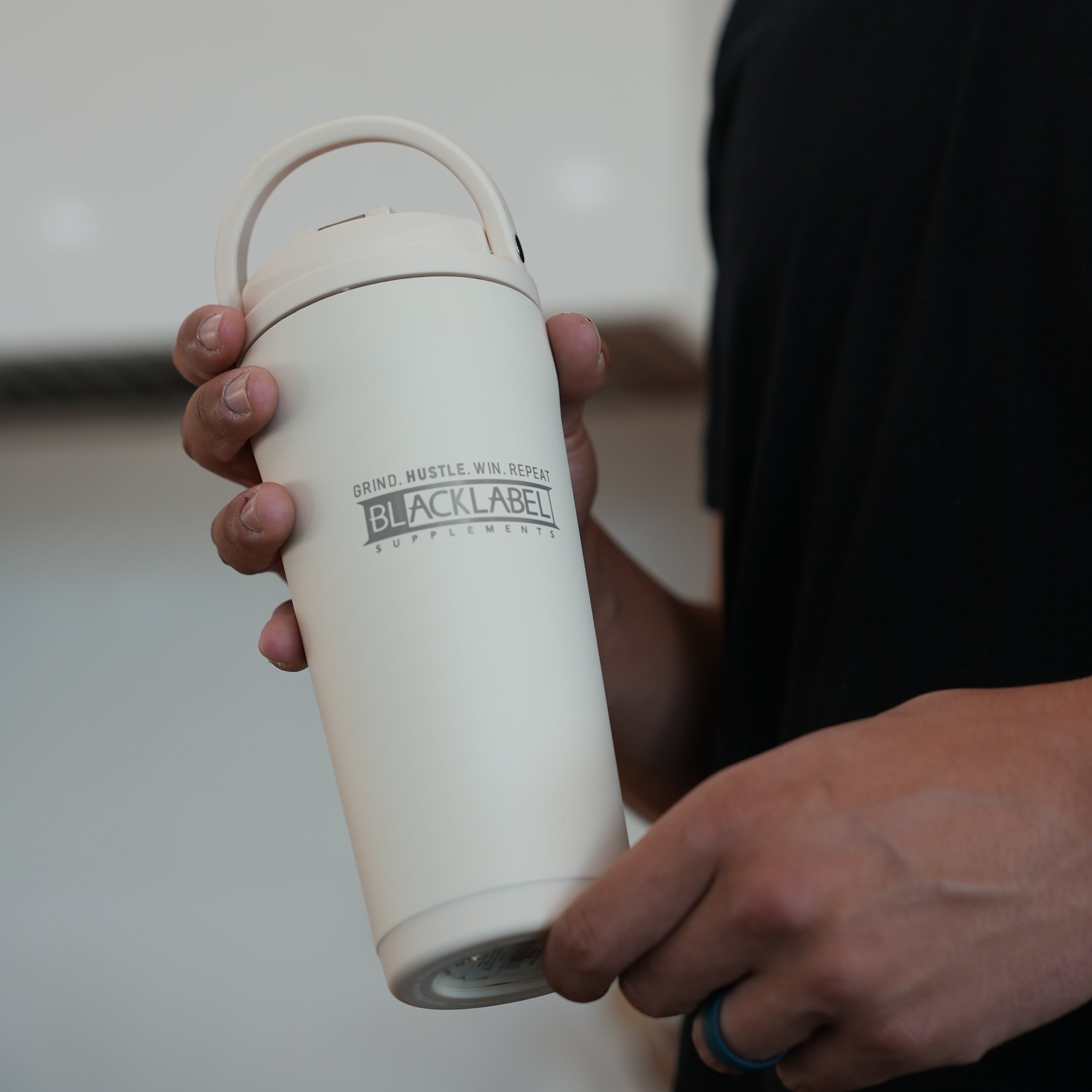 HYDROJUG 24 OZ. INSULATED SHAKER