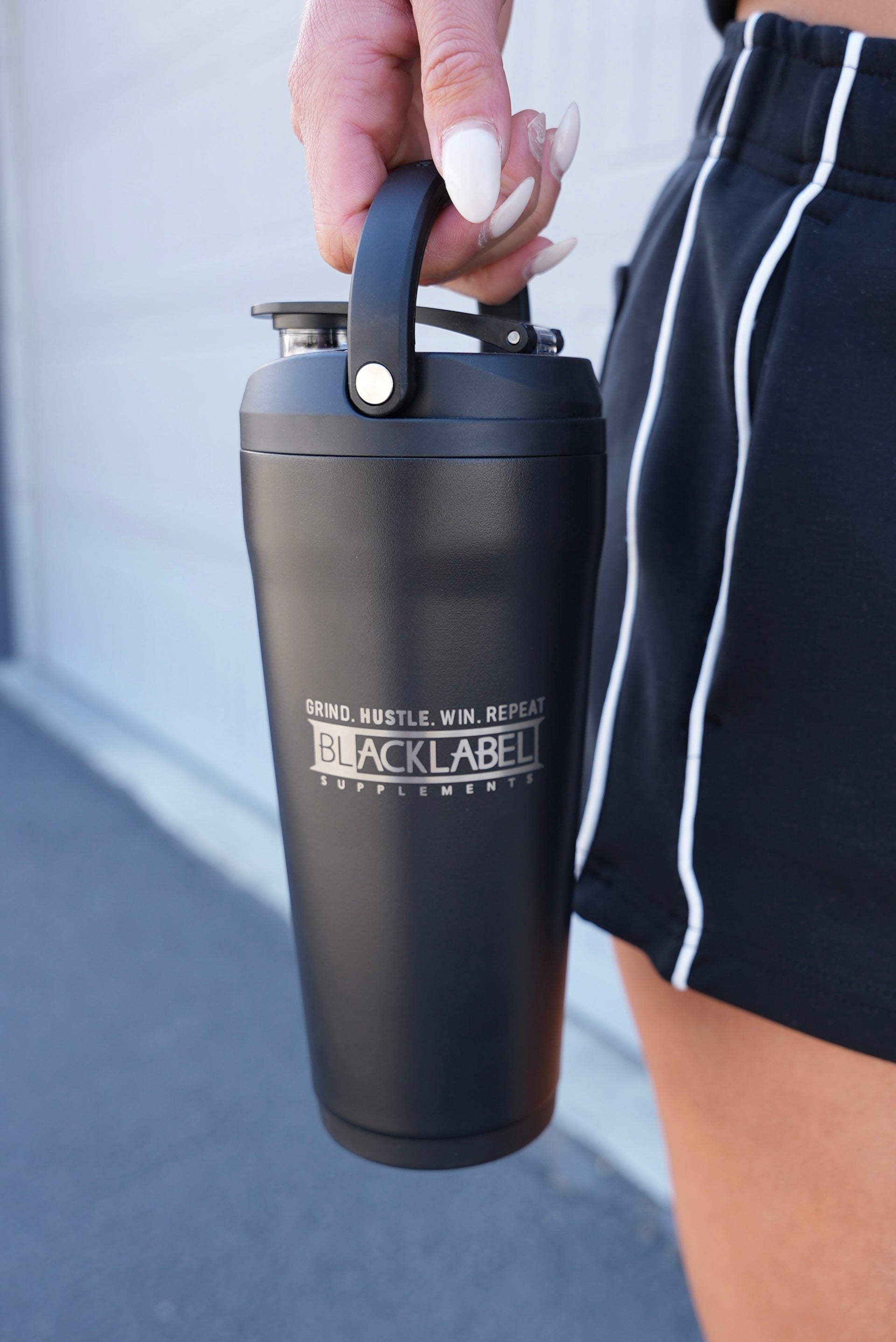 HYDROJUG 24 OZ. INSULATED SHAKER